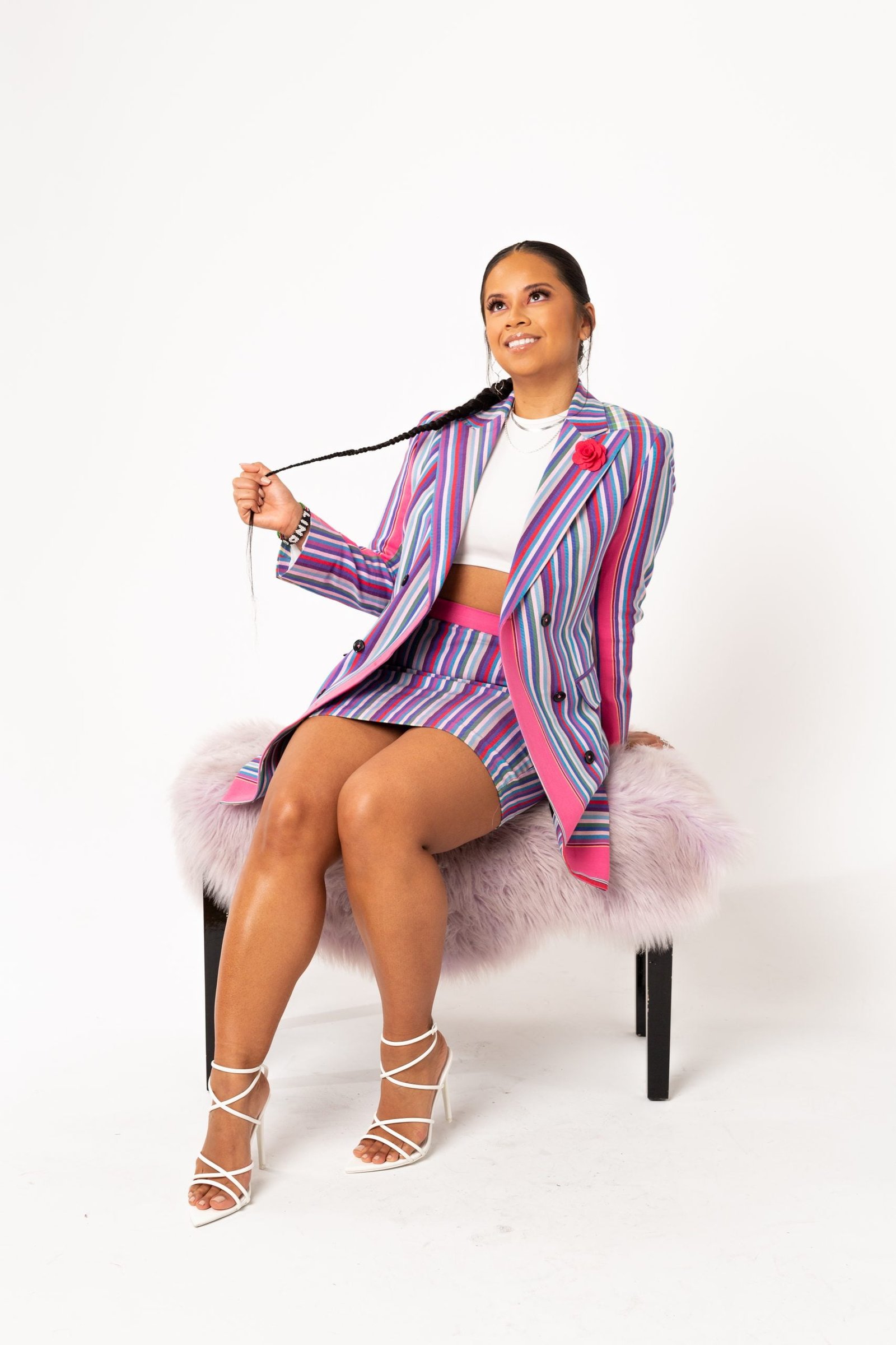 Tausi seated profile